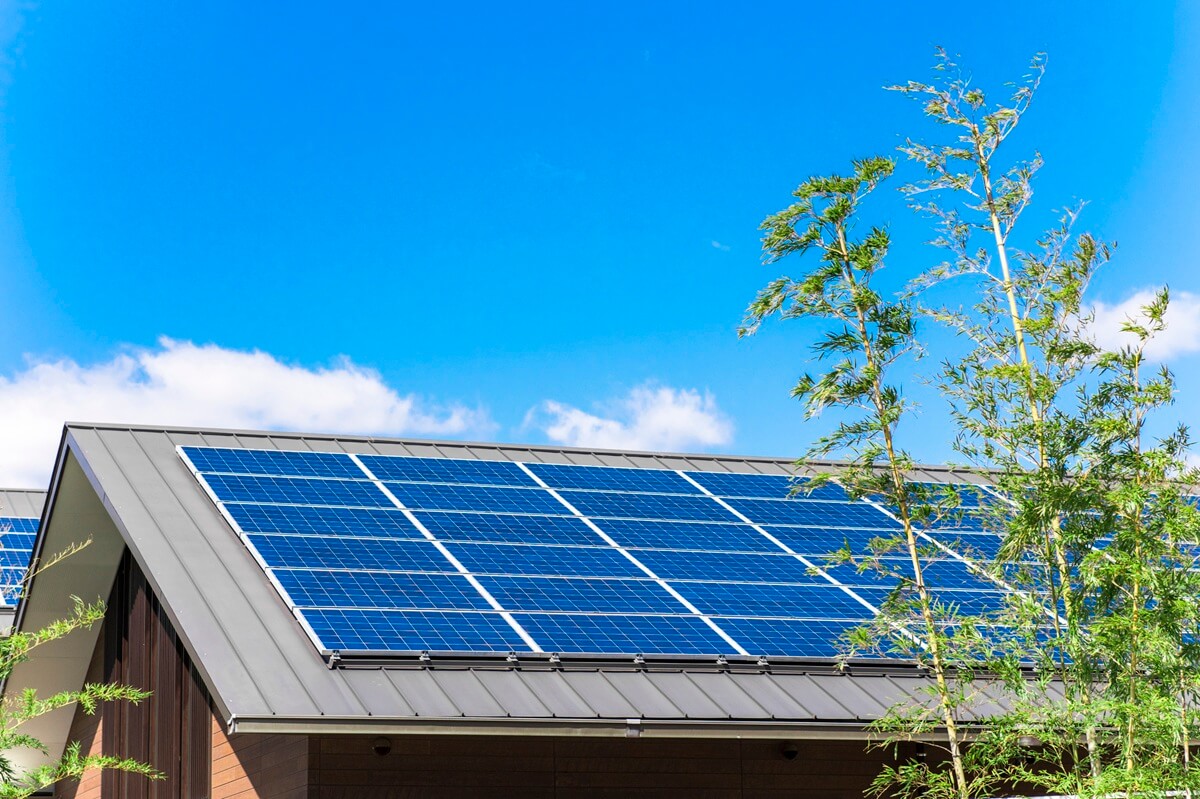 ソーラーパネルと蓄電池の役割の違いは? 同時設置や後付けにおすすめな家庭用蓄電池のご紹介