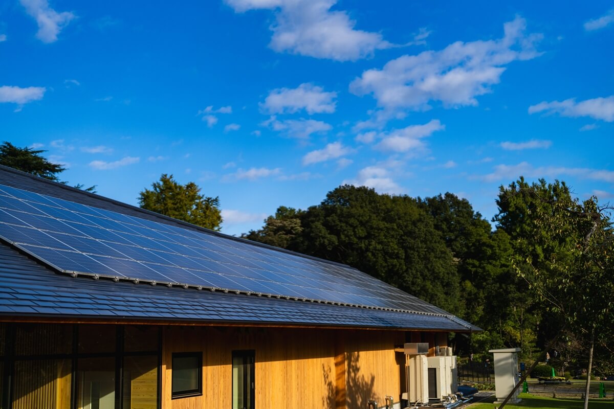 太陽光発電が売電できなくなる? 売電の仕組み・価格推移・11年目以降の契約