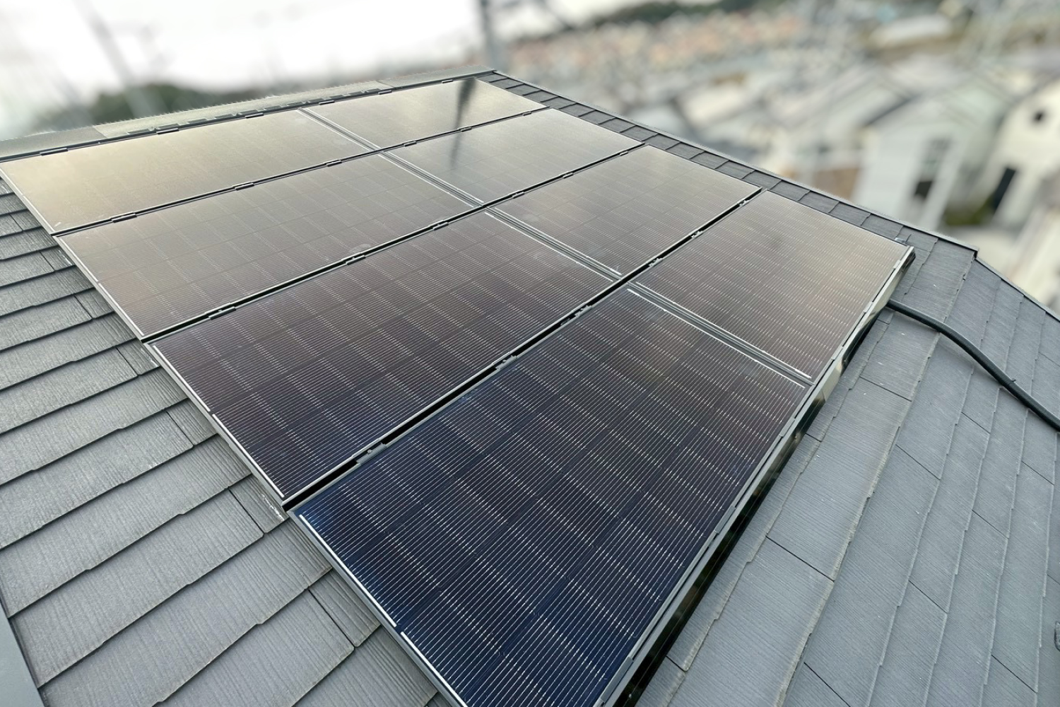 丁寧にパネルを設置していきます